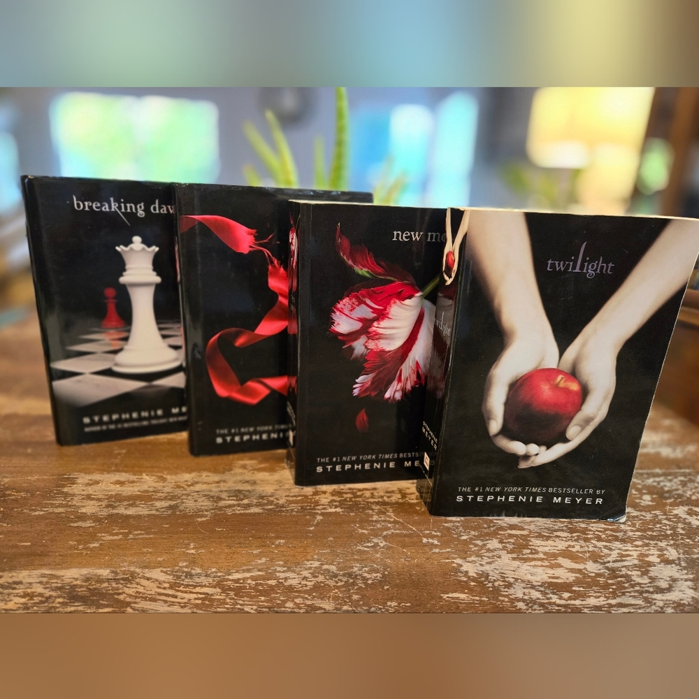 Twilight Books Series - Picture 1 of 5